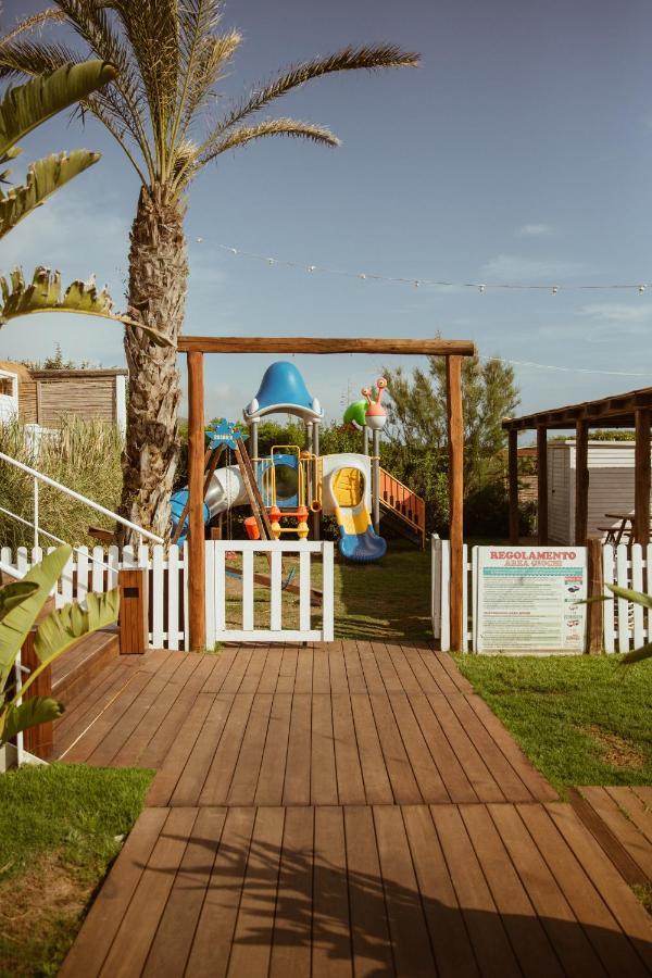 Cumeja Beach Club & Hotel Baia Domizia Exterior foto